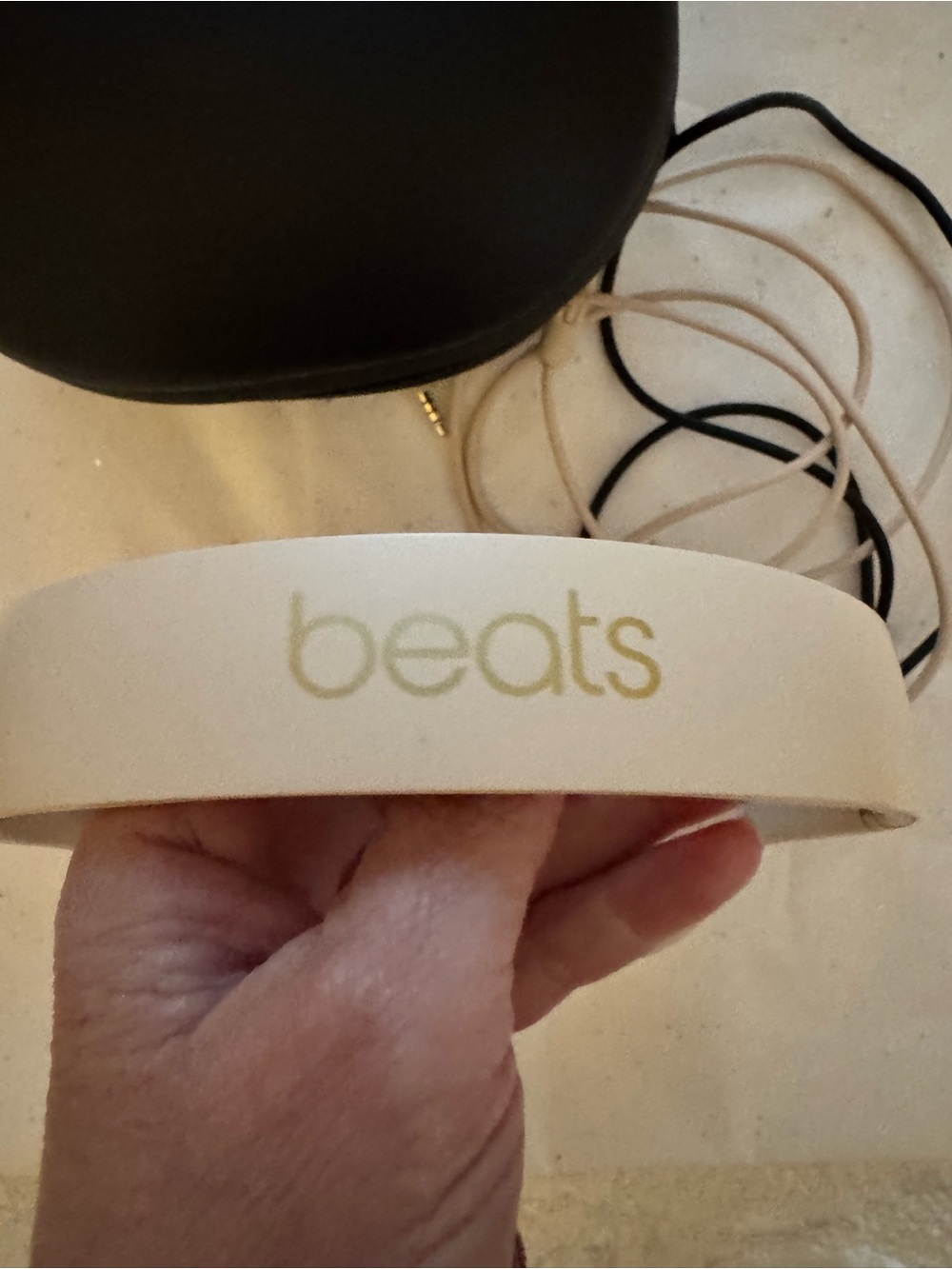 Beats Studio 3 by Dre Noise Cancel Over-Ear Wireless Headphones in Cream w/Gold - Picture 3 of 6